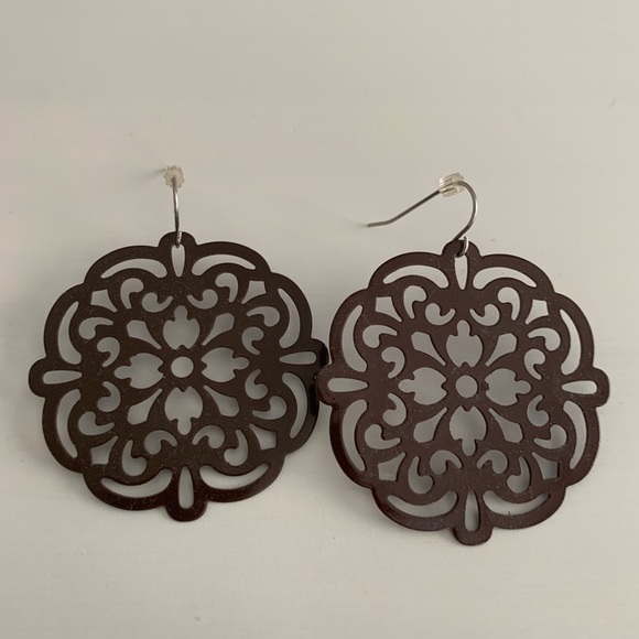 Dark brown earrings - Picture 1 of 3